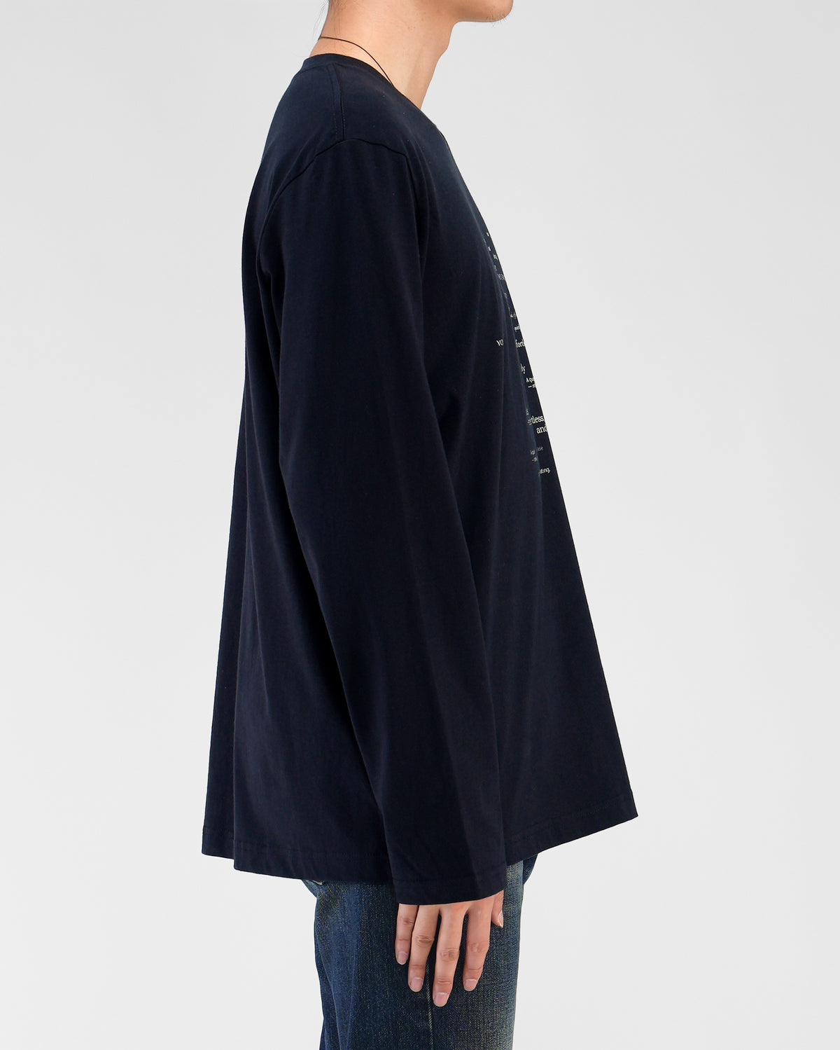 YOSEN Lune グラフィック長袖Tシャツ ネイビー|横から見た丈と袖