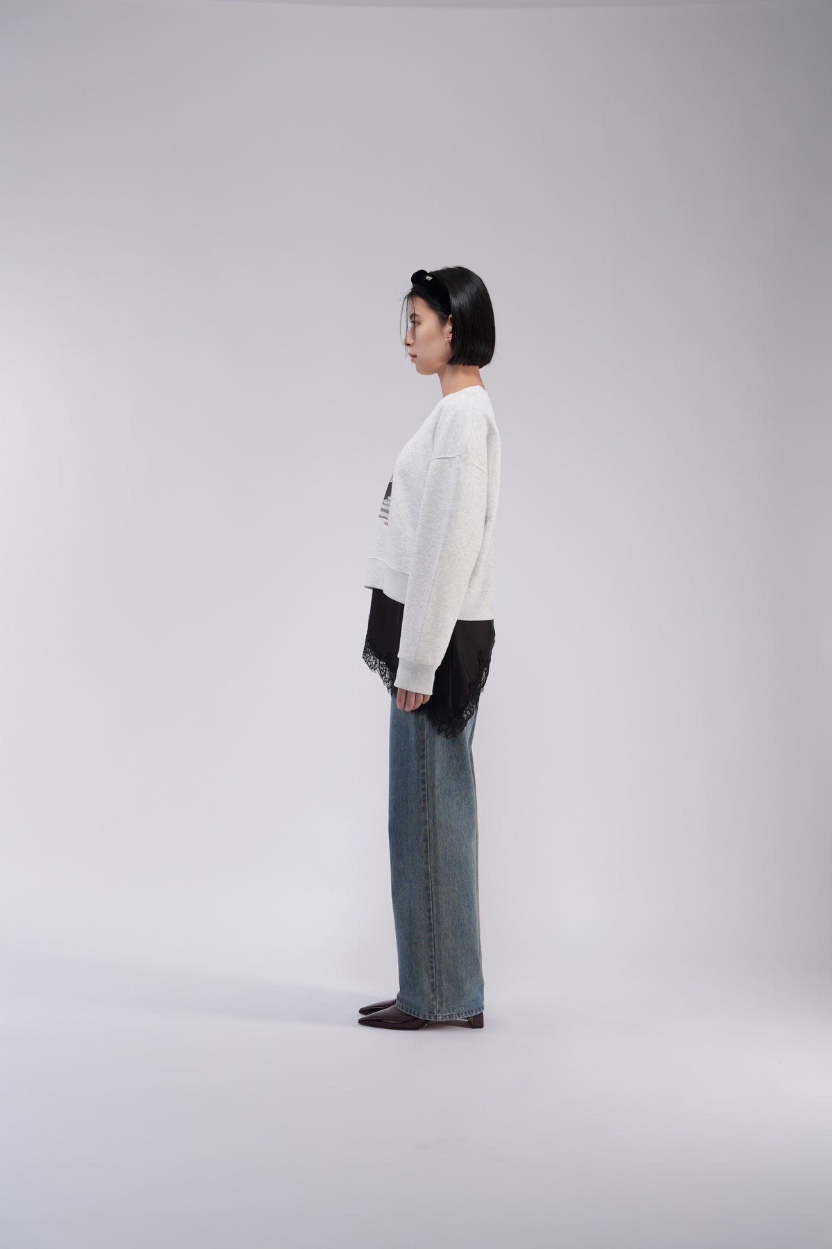 YOSEN ウォッシュドストレートデニムパンツ ブルー｜横から見たシルエット